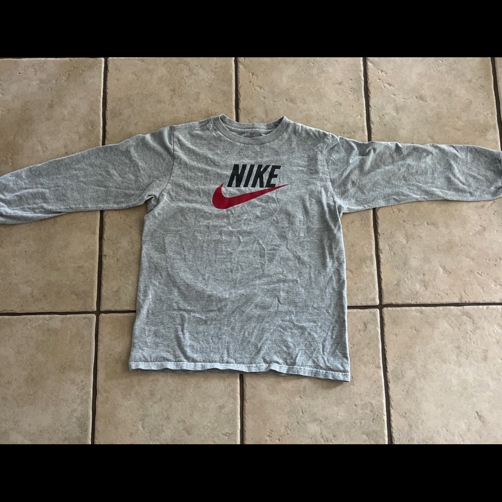 Nike long sleeved t-shirt boys medium